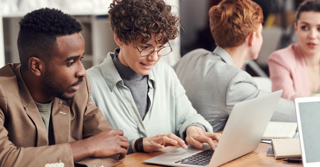 découvrez les clés d'une communication efficace : techniques, astuces et stratégies pour améliorer vos interactions personnelles et professionnelles. transformez vos échanges en moments constructifs et enrichissants.