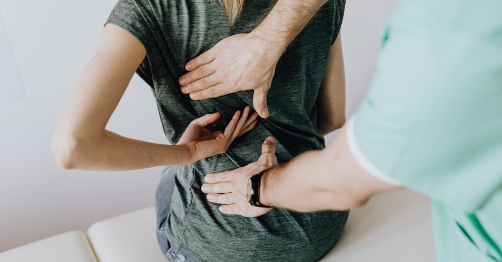 découvrez l'ostéopathie, une approche thérapeutique douce qui soulage les douleurs corporelles, favorise le bien-être et rétablit l'équilibre. apprenez comment cette pratique manuelle peut améliorer votre santé globale.