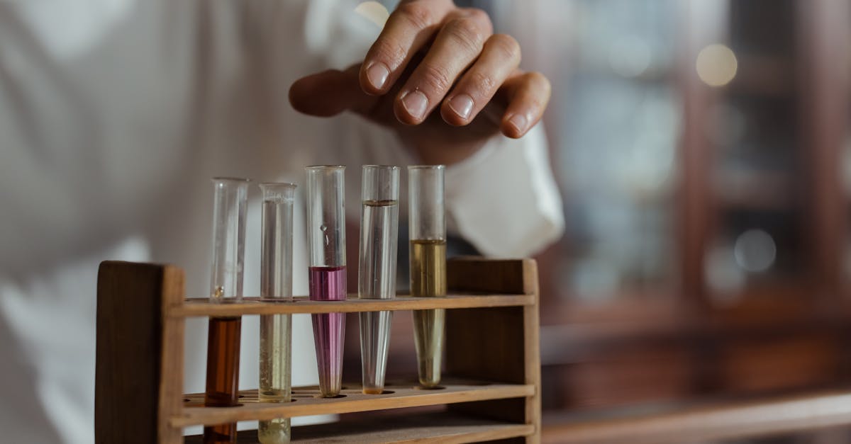 découvrez les rôles essentiels des pharmaciens dans le système de santé. apprenez comment ils contribuent à la gestion des médicaments, au conseil aux patients et à la promotion d'une santé optimale. explorez les différentes facettes de leur métier et leur impact sur le bien-être public.