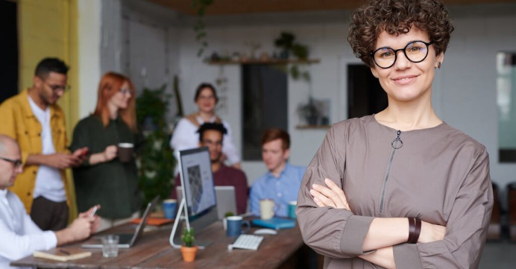 découvrez les compétences essentielles d'un production manager, le pilier de la réalisation des projets dans l'industrie. apprenez comment ce professionnel coordonne les équipes, gère les ressources et assure le respect des délais pour garantir la qualité des productions.