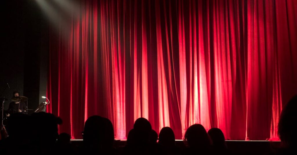 découvrez les secrets du public speaking pour captiver votre auditoire. apprenez des techniques essentielles pour améliorer votre confiance, structurer vos discours et communiquer avec impact lors de vos présentations.