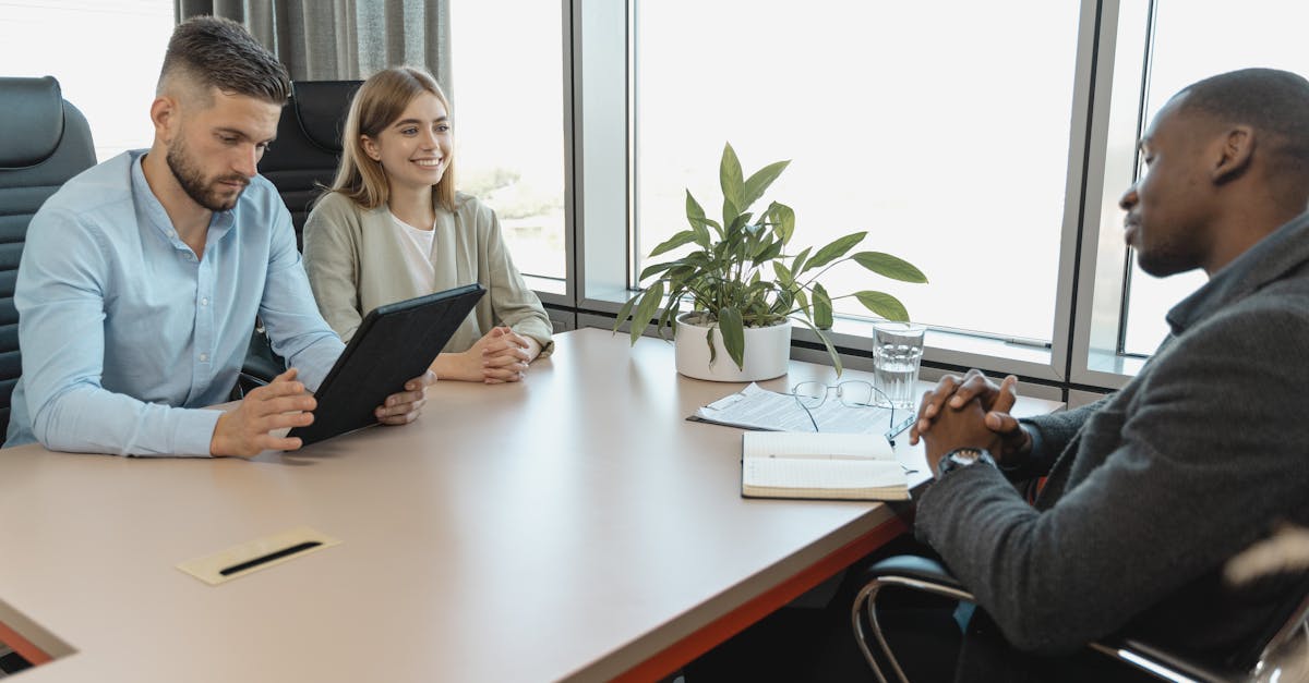 découvrez comment recruter efficacement en optimisant votre communication. cette guide vous offre des stratégies et des conseils pratiques pour attirer les meilleurs talents et améliorer votre processus de recrutement.