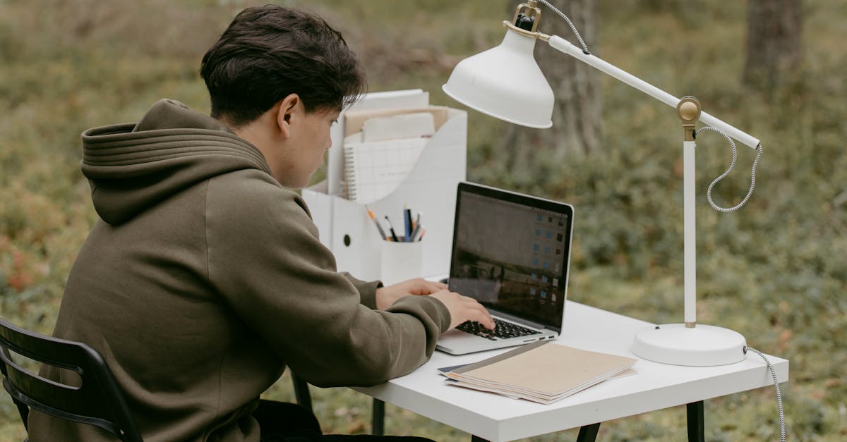 découvrez les avantages et les défis de l'auto-entrepreneuriat. apprenez comment réussir en tant qu'indépendant, gérer votre temps, vos finances et développer votre propre activité avec succès.