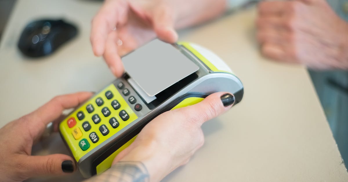 découvrez le rôle essentiel d'un représentant du service clientèle dans le secteur bancaire. apprenez comment ces professionnels assurent une assistance de qualité, gèrent les demandes des clients et contribuent à une expérience bancaire optimale, tout en développant des compétences en communication et en résolution de problèmes.