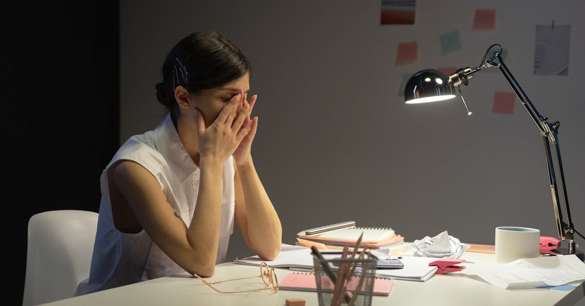 découvrez ce qu'est le burnout, ses symptômes, ses causes et les stratégies pour le prévenir et le surmonter. apprenez à reconnaître les signes de l'épuisement professionnel et à retrouver votre bien-être au travail.
