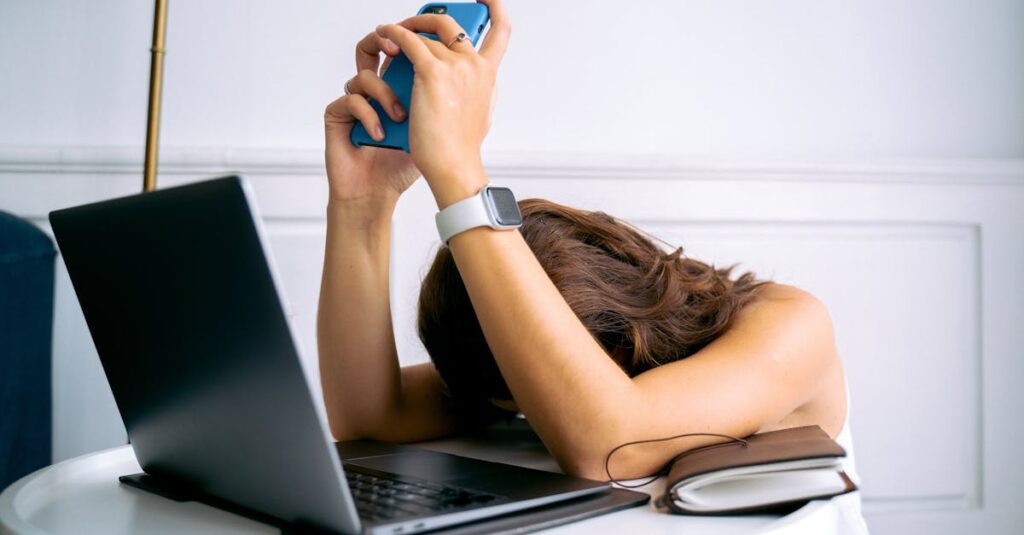 découvrez les causes, symptômes et solutions pour prévenir le burnout. apprenez à identifier ce syndrome d'épuisement émotionnel et à retrouver un équilibre entre vie professionnelle et personnelle.