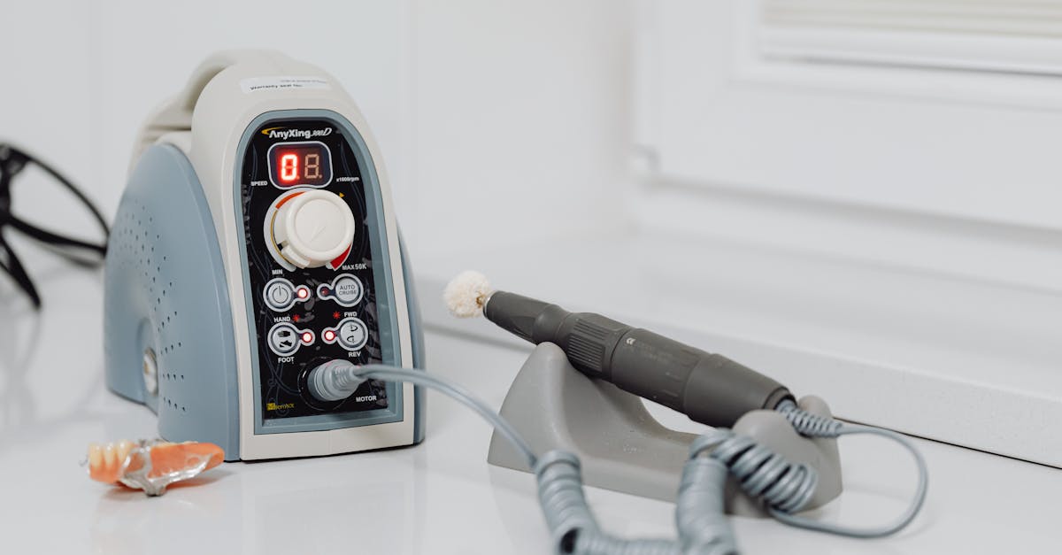 découvrez le métier de technicien dentaire, un professionnel essentiel pour la réalisation de prothèses et d'appareils dentaires sur mesure. apprenez les compétences requises, les étapes de fabrication et l'importance de ce rôle dans la santé bucco-dentaire.