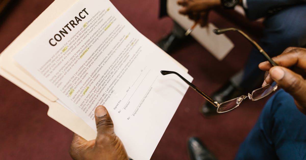 découvrez tout ce qu'il faut savoir sur les contrats d'emploi : définition, types, éléments essentiels et conseils pour rédiger un contrat conforme à la législation en vigueur. assurez-vous de protéger vos droits et obligations en tant qu'employeur ou employé.
