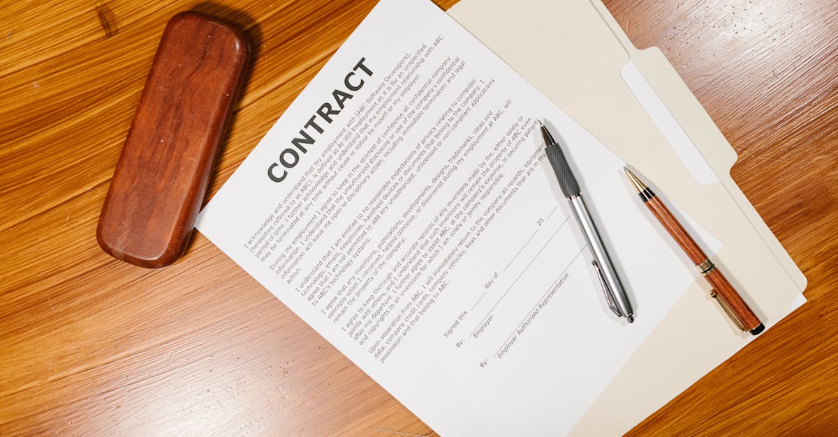 découvrez tout ce que vous devez savoir sur le contrat de travail : définition, types, obligations des employeurs et des employés, ainsi que des conseils pratiques pour rédiger un contrat solide et conforme à la législation française.