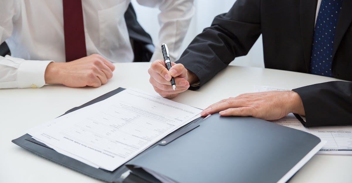 découvrez tout ce qu'il faut savoir sur les contrats de travail : définition, types, obligations des employeurs et droits des employés. informez-vous sur la rédaction, la négociation et la rupture des contrats pour garantir une relation de travail sereine et conforme à la législation.
