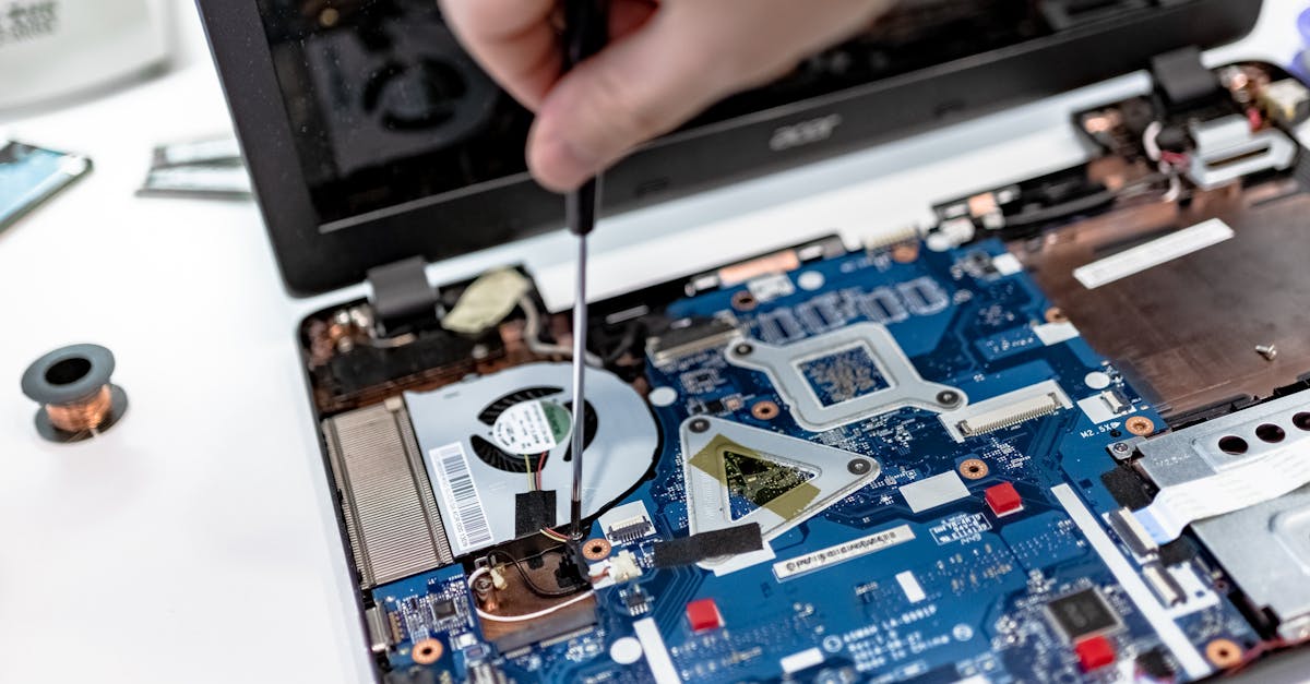 découvrez le rôle essentiel d'un technicien informatique, expert en résolution de problèmes, maintenance des systèmes et assistance technique. apprenez comment ces professionnels garantissent le bon fonctionnement des technologies dans les entreprises et contribuent à l'optimisation des outils numériques.