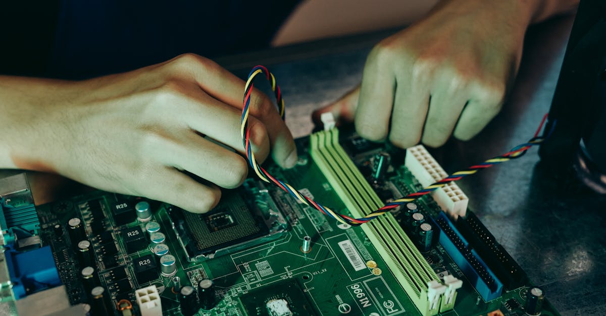 découvrez le rôle essentiel d'un technicien informatique, expert en résolution de problèmes techniques, maintenance des systèmes et support aux utilisateurs. optimisez votre infrastructure informatique grâce à des compétences variées allant du dépannage matériel à la gestion des réseaux.
