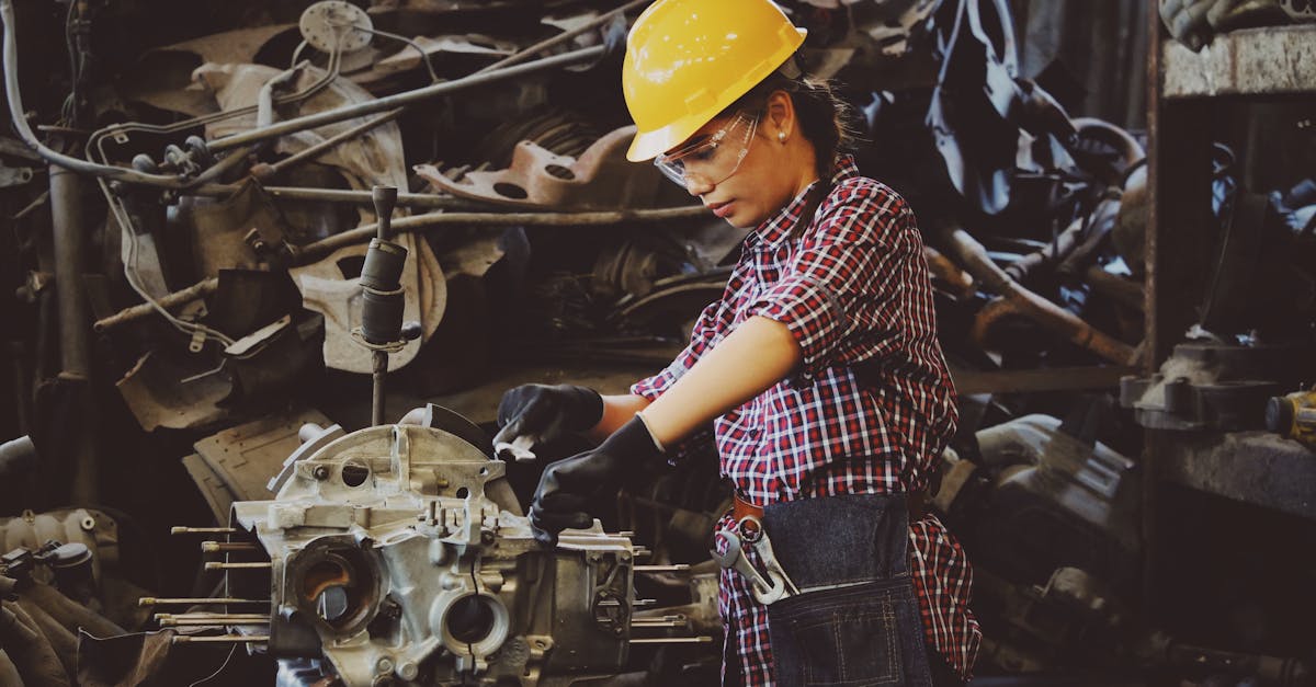découvrez le rôle essentiel d'un technicien informatique, expert en résolution de problèmes techniques, en maintenance de systèmes et en support aux utilisateurs, garantissant le bon fonctionnement des infrastructures informatiques pour les entreprises.