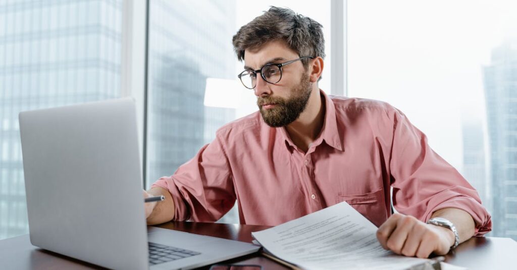 découvrez comment réussir votre changement de carrière grâce à nos conseils pratiques, astuces et ressources pour naviguer efficacement dans la transition professionnelle.
