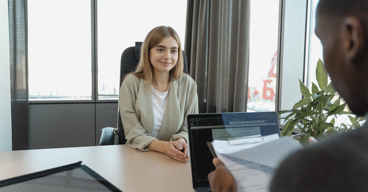découvrez nos conseils et astuces pour réussir votre entretien d'embauche. préparez-vous à répondre aux questions courantes, à faire bonne impression et à maximiser vos chances d'obtenir le poste de vos rêves.