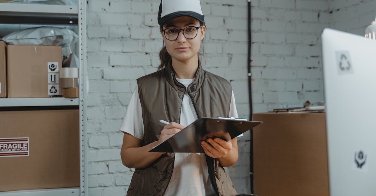 découvrez le rôle essentiel du contrôleur de gestion dans l'optimisation des performances financières de l'entreprise. apprenez comment cet expert analyse les données, établit des budgets et aide à la prise de décisions stratégiques pour garantir la rentabilité et la croissance.