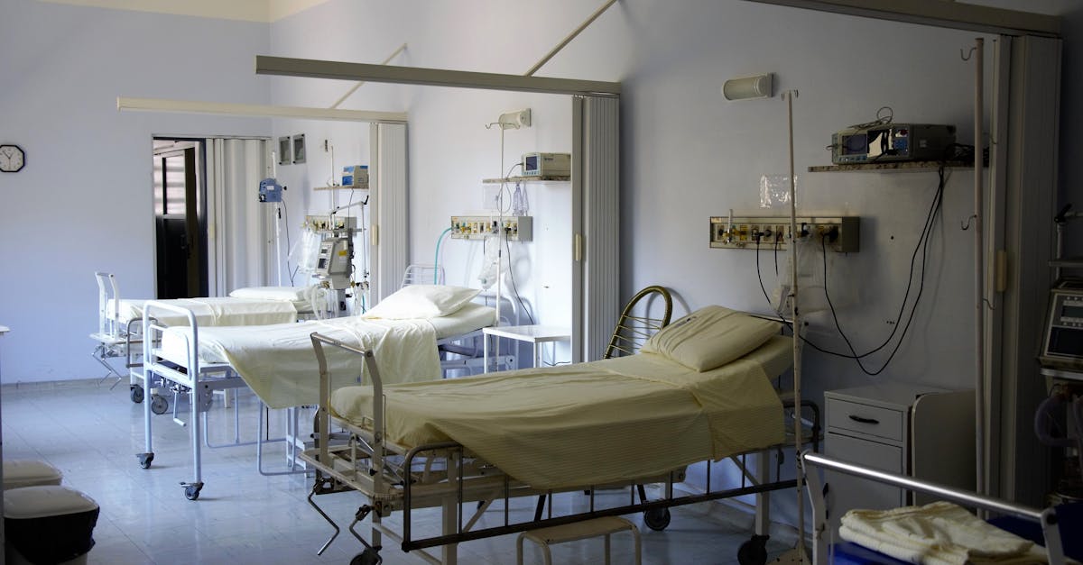 découvrez le rôle essentiel d'une secrétaire médicale, garantissant une gestion efficace des soins de santé. apprenez-en plus sur ses responsabilités, ses compétences requises et l'importance de ce métier dans le secteur médical.