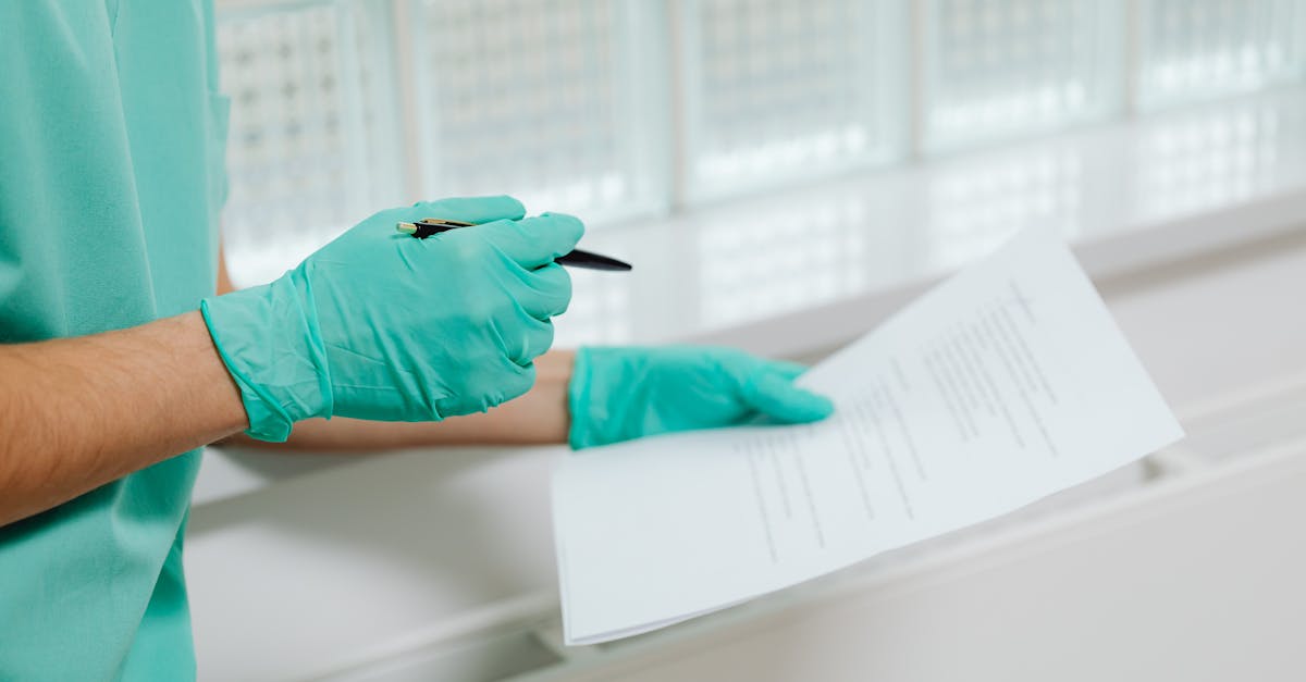 découvrez le métier d'assistant en soins infirmiers, un rôle essentiel au sein des établissements de santé. apprenez les compétences requises, les opportunités de carrière et les défis quotidiens rencontrés par les aides-soignants pour offrir le meilleur soutien aux patients.