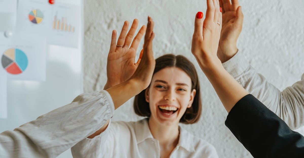 découvrez comment améliorer l'atmosphère de votre bureau pour booster la productivité et le bien-être de vos employés. des conseils pratiques pour créer un environnement de travail positif et stimulant.