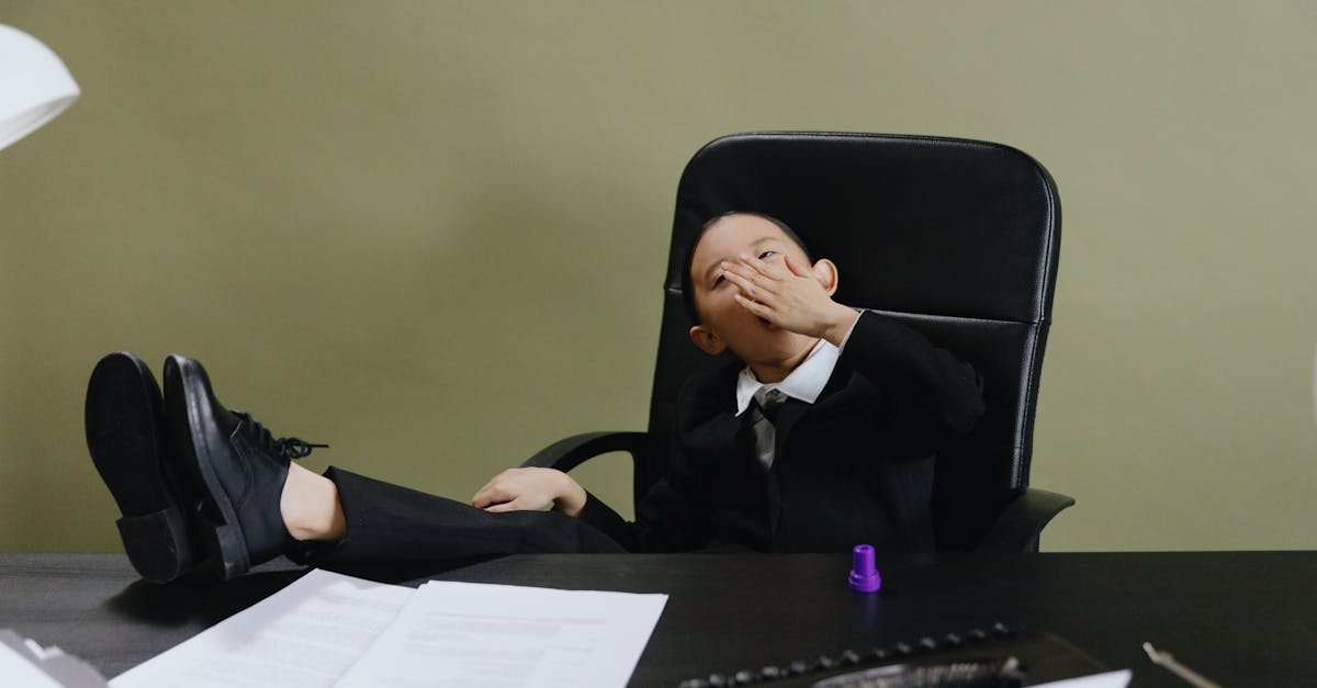 découvrez les comportements clés à adopter au bureau pour favoriser une atmosphère de travail positive et productive. apprenez comment gérer la communication, améliorer les relations avec vos collègues et développer un environnement professionnel harmonieux.