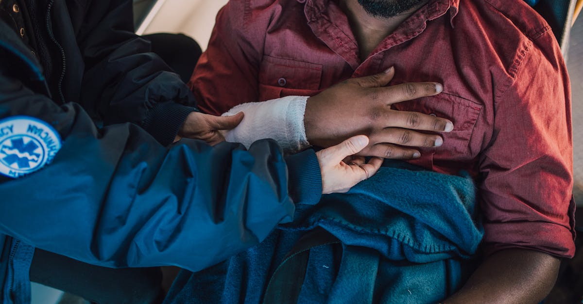 découvrez le rôle essentiel des paramédics dans les services d'urgence. apprenez-en plus sur leur formation, leurs missions et leur impact crucial dans la prise en charge des patients en situation critique.
