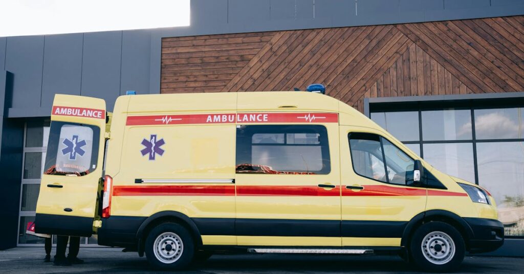 découvrez le métier de paramedic : un professionnel de la santé vital dans les situations d'urgence, formé pour fournir des soins rapides et efficaces, souvent en milieu pré-hospitalier. apprenez-en plus sur les compétences requises, la formation et les défis quotidiens de cette profession essentielle.