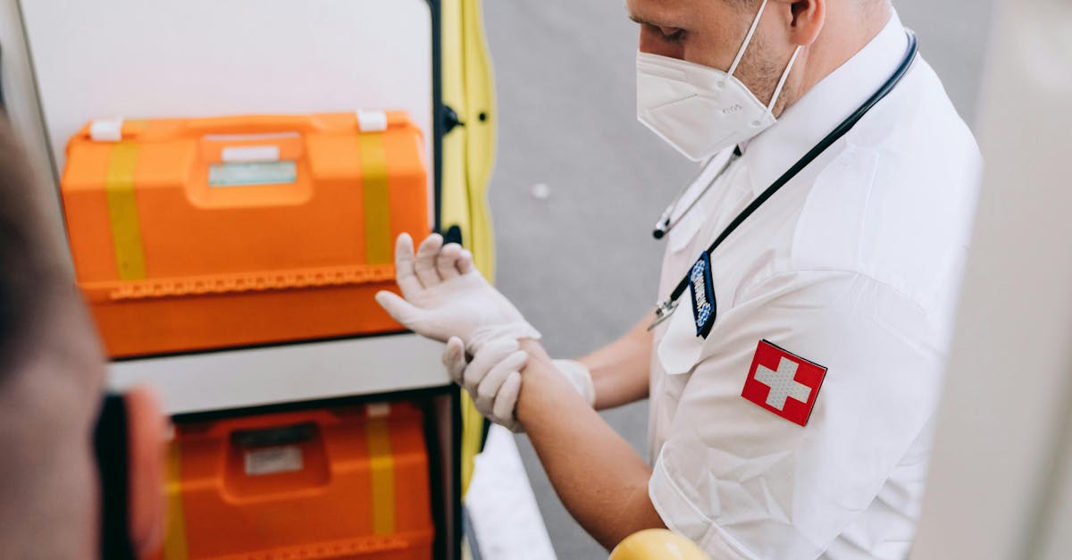 découvrez le métier de paramédic, un rôle essentiel dans les services d'urgence qui allie compétences médicales et intervention rapide. apprenez les missions, les formations et les défis rencontrés par ces professionnels dévoués au sauvetage et au bien-être des patients.