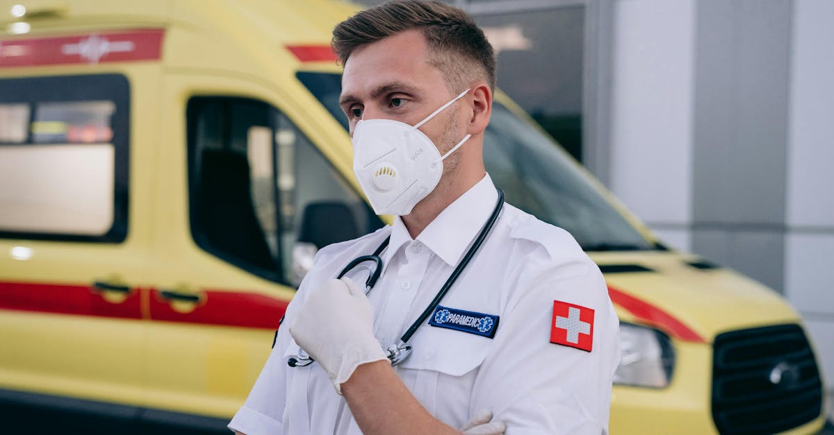 découvrez le métier de paramedic, un professionnel de la santé essentiel qui intervient en urgence pour sauver des vies. apprenez-en plus sur ses missions, ses formations et les compétences requises pour exercer cette profession passionnante et remplie de défis.