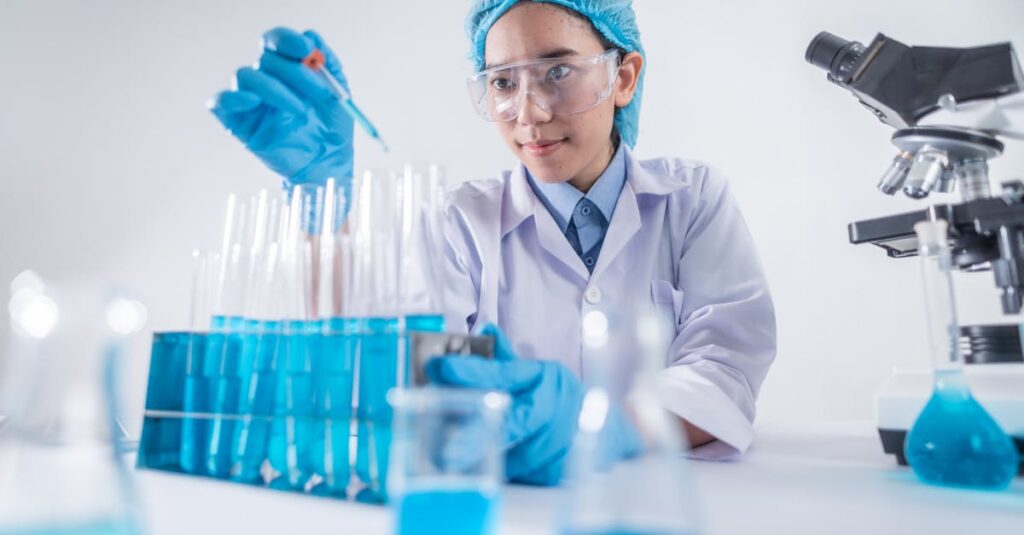 découvrez le rôle essentiel des techniciens en pharmacie, leur expertise dans la gestion des médicaments, le soutien aux pharmaciens et l'importance de leur formation pour assurer la sécurité et le bien-être des patients.