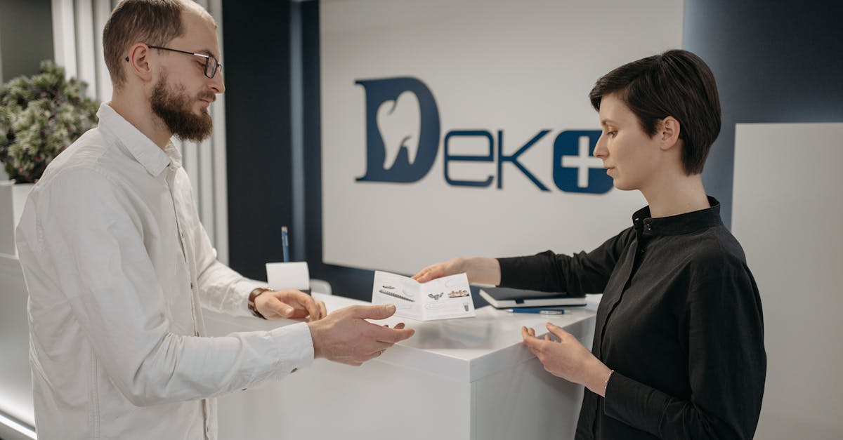 découvrez le métier de réceptionniste : un rôle essentiel dans l'accueil et la gestion des visiteurs, alliant compétences en communication, organisation et service client.