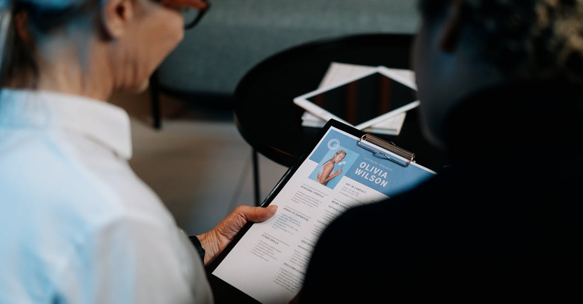 découvrez comment rédiger un résumé efficace qui met en valeur vos compétences et expériences professionnelles. suivez nos conseils pratiques pour attirer l'attention des recruteurs et maximiser vos chances d'obtenir le poste désiré.