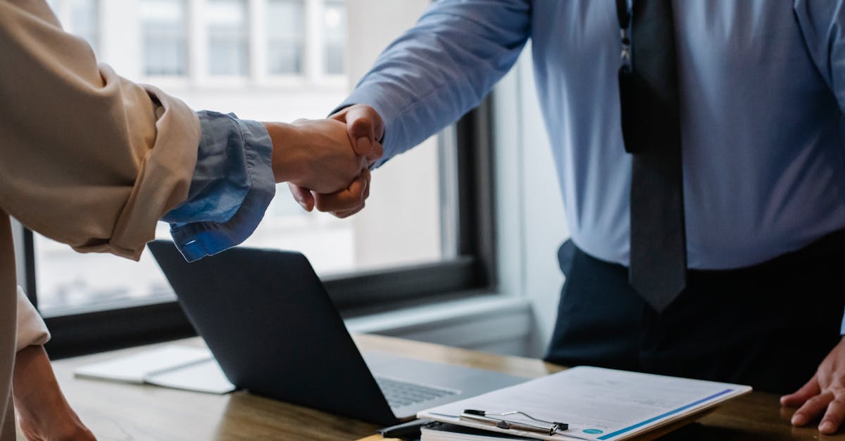 découvrez les risques liés à la négociation salariale et apprenez comment les éviter pour maximiser vos chances d'obtenir une rémunération juste et avantageuse.