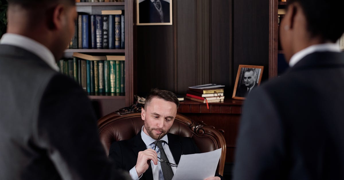 découvrez le rôle essentiel du secrétaire, un professionnel clé au sein des entreprises et organisations. apprenez-en plus sur ses responsabilités, compétences et l'importance de son travail dans la gestion administrative et la communication efficace.