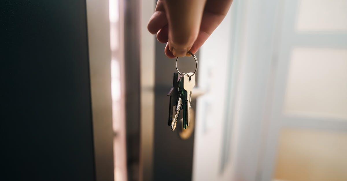 découvrez le rôle essentiel d'un agent de sécurité, garant de la protection des biens et des personnes. apprenez-en plus sur les compétences requises, les missions à accomplir et l'importance de leur présence dans divers secteurs, pour assurer un environnement sûr et serein.