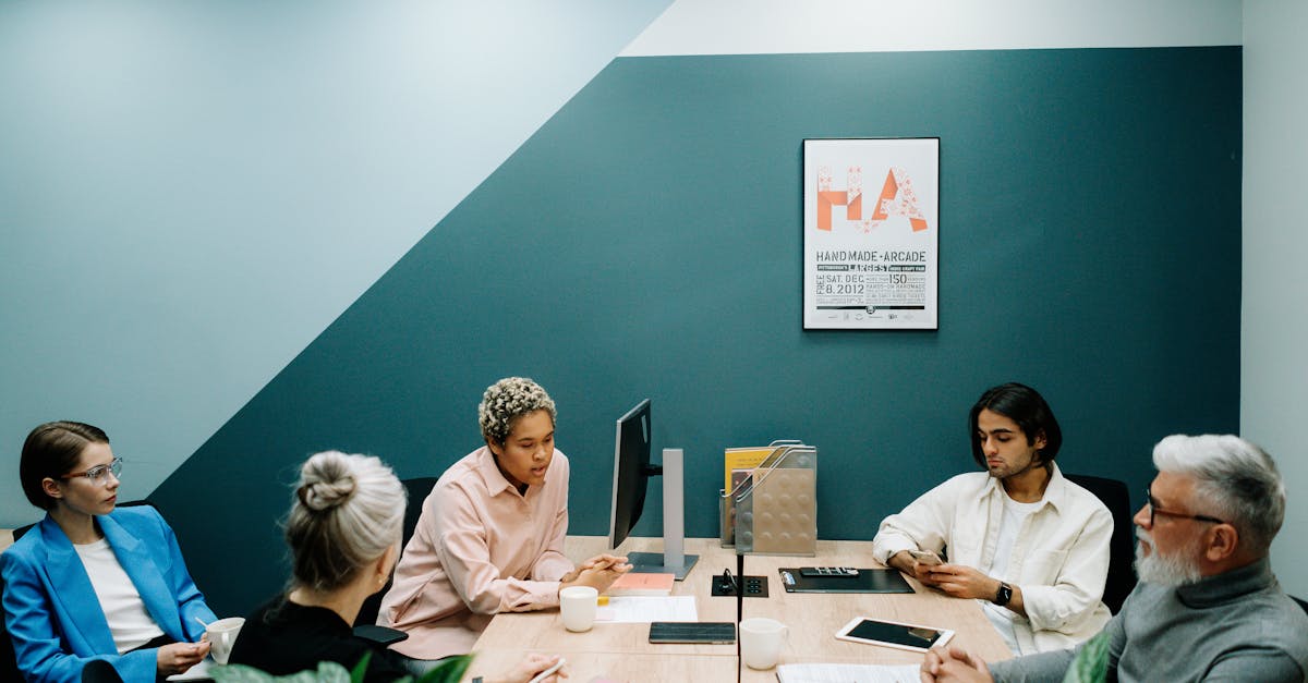 découvrez des conseils et des ressources adaptés pour optimiser votre recherche d'emploi en tant que senior. trouvez des opportunités qui valorisent votre expérience et vos compétences tout en naviguant dans un marché du travail en constante évolution.
