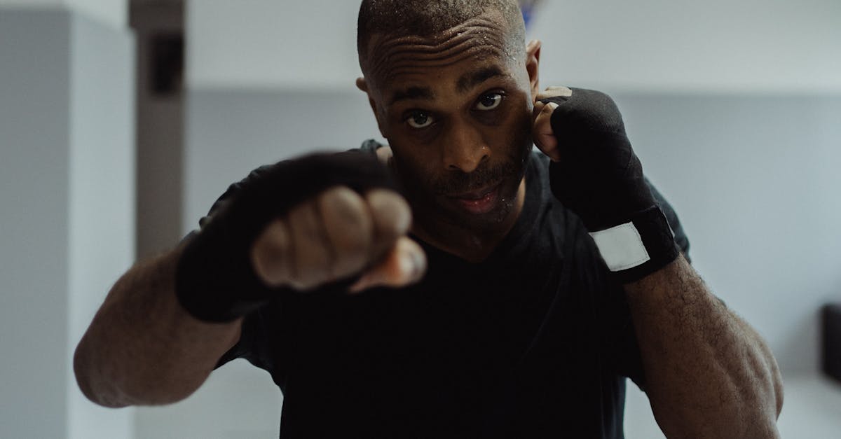 découvrez notre coach sportif professionnel qui vous aidera à atteindre vos objectifs de fitness. profitez de séances personnalisées, de conseils nutritionnels et d'un suivi motivant pour optimiser vos performances sportives et améliorer votre bien-être.
