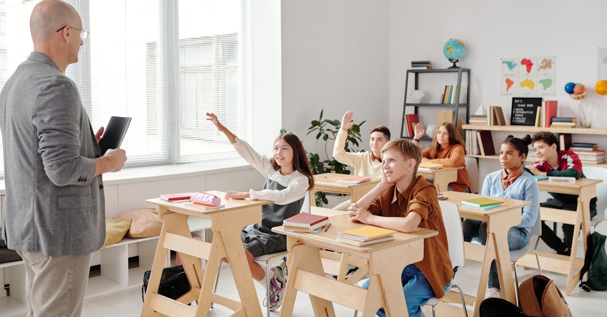 découvrez l'univers des enseignants : méthodes pédagogiques innovantes, ressources éducatives et conseils pour inspirer les élèves et favoriser leur réussite académique.