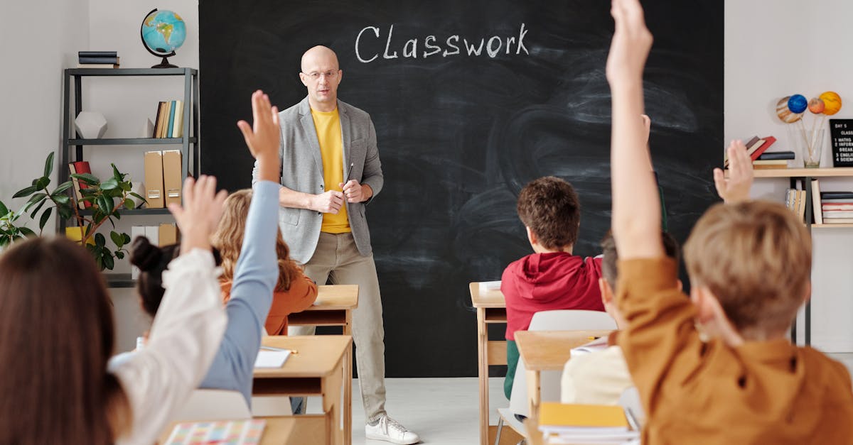 découvrez l'univers des enseignants, leur rôle essentiel dans l'éducation, leurs méthodes pédagogiques innovantes et leur impact sur la réussite des élèves. apprenez à mieux comprendre leur quotidien et les défis qu'ils relèvent pour inspirer les générations futures.