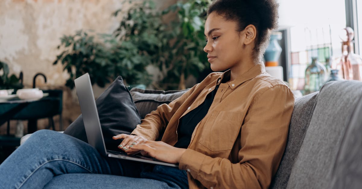 découvrez le rôle essentiel d'un assistant administratif, un professionnel clé pour le bon fonctionnement des bureaux. apprenez les compétences requises, les tâches quotidiennes et comment ce métier contribue à l'efficacité organisationnelle.