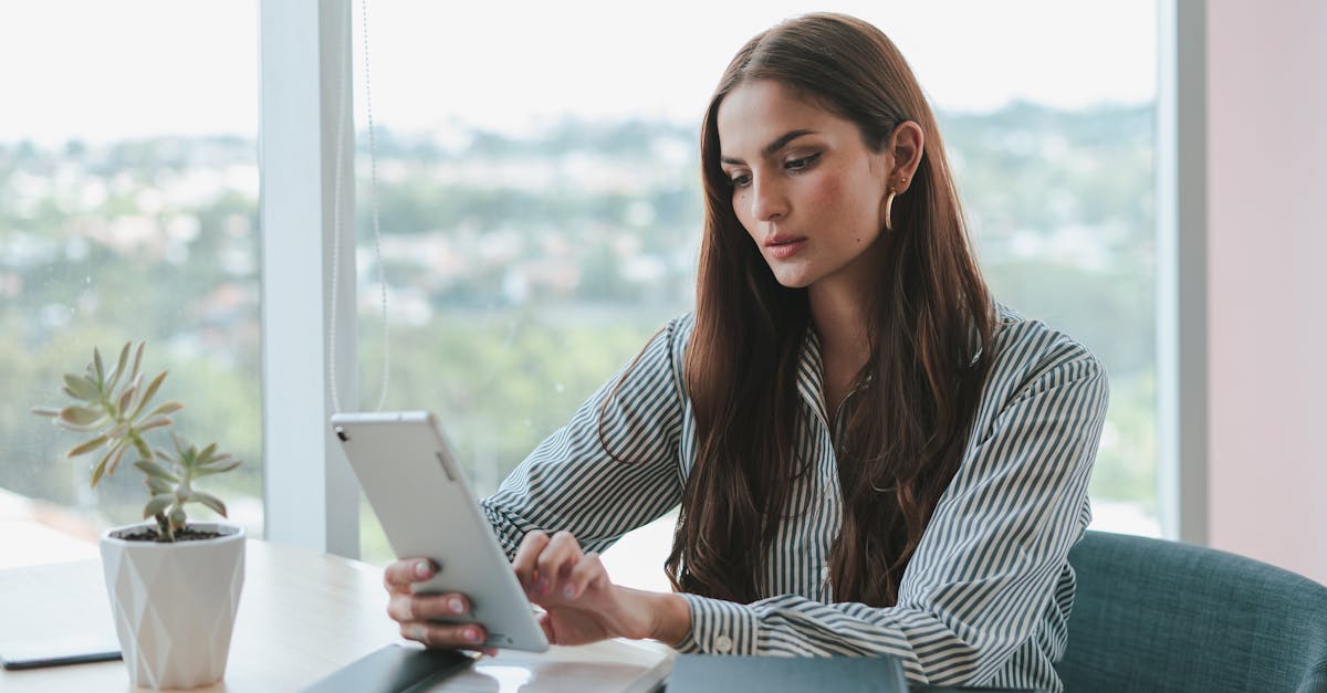 découvrez les compétences essentielles d'un assistant administratif pour optimiser la gestion des tâches quotidiennes au sein de votre entreprise. apprenez comment cet expert en organisation, en communication et en gestion du temps peut contribuer à l'efficacité de votre équipe.