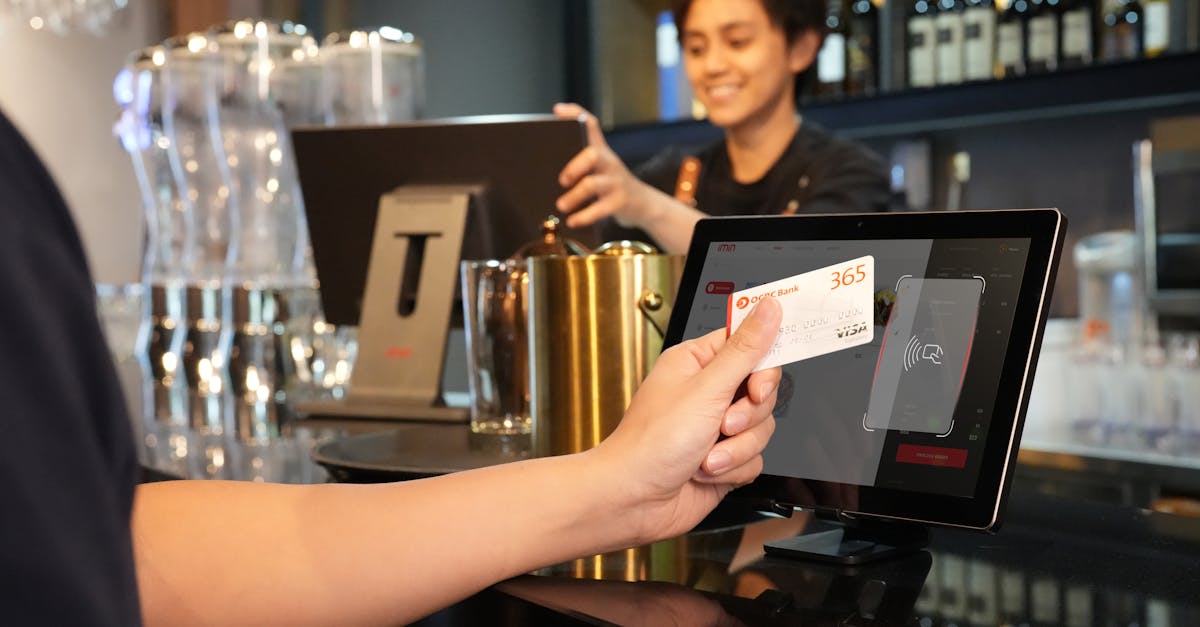 découvrez tout ce qu'il faut savoir sur les cartes de crédit et de débit : leurs différences, avantages, conseils d'utilisation et sécurité. optimisez vos paiements et gérez vos finances avec efficacité.