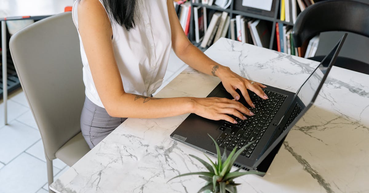 découvrez le rôle essentiel de l'assistant exécutif, un professionnel clé qui optimise la gestion du temps et des priorités des dirigeants, tout en assurant une communication fluide et une organisation impeccable au sein de l'entreprise.