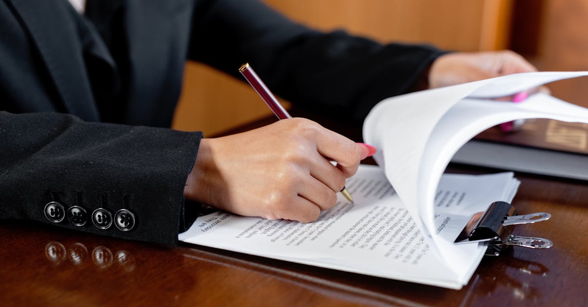 découvrez les étapes et les implications de la résiliation d'un contrat à durée déterminée. informez-vous sur vos droits, les préavis à respecter et les conséquences légales de cette démarche pour garantir une rupture de contrat en toute conformité.