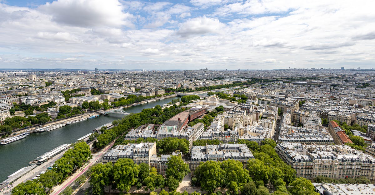 découvrez tout ce qu'il faut savoir sur le travail en france : opportunités d'emploi, réglementation, droits des travailleurs et conseils pour réussir dans le monde professionnel.