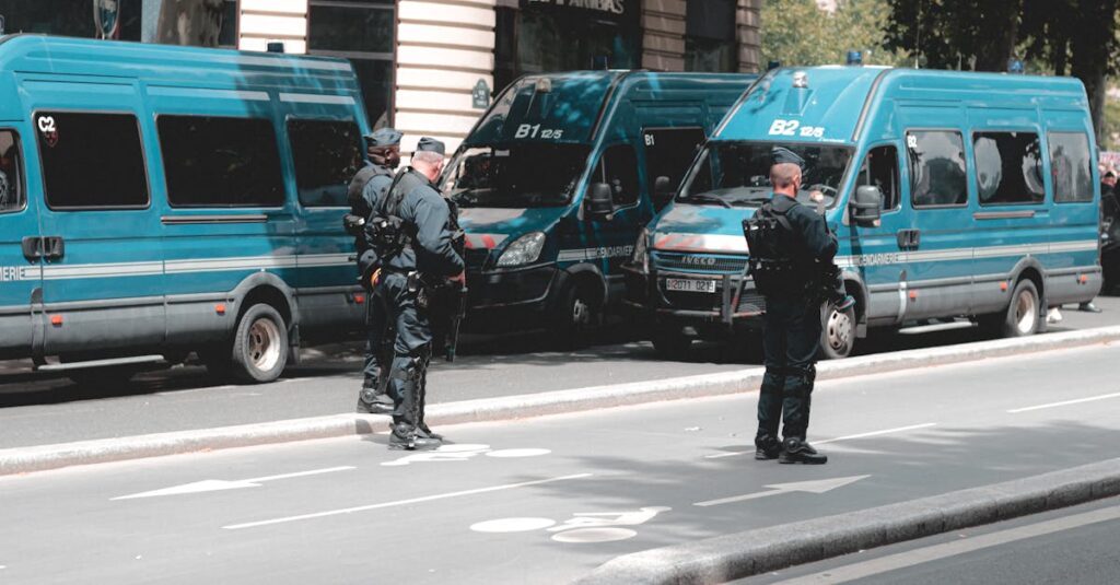 découvrez tout sur la gendarmerie, son rôle essentiel dans la sécurité publique, ses missions variées et son engagement envers la protection des citoyens. informez-vous sur l'histoire, l'organisation et les défis actuels de cette force de sécurité.