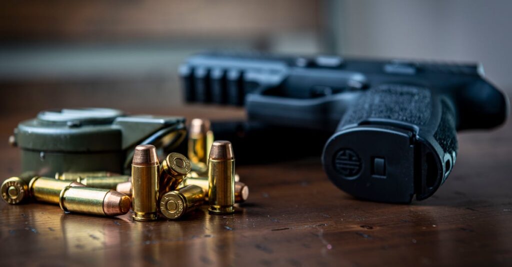 découvrez l'art de l'armurerie avec notre guide complet sur les hommes de métier qui transforment et réparent les armes à feu. plongez dans l'univers des gunsmiths, leurs techniques et conseils pour entretenir vos équipements.