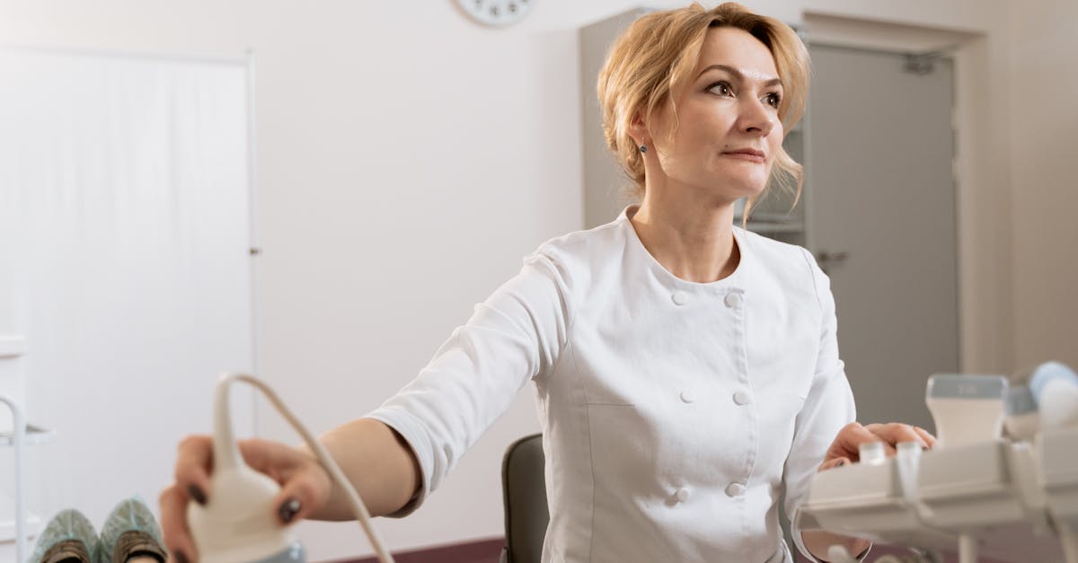 découvrez des soins gynécologiques de qualité avec nos spécialistes. consultez un gynécologue expérimenté pour tous vos besoins de santé féminine, de la contraception aux examens de routine. prenez soin de votre bien-être reproductif avec notre équipe dévouée.