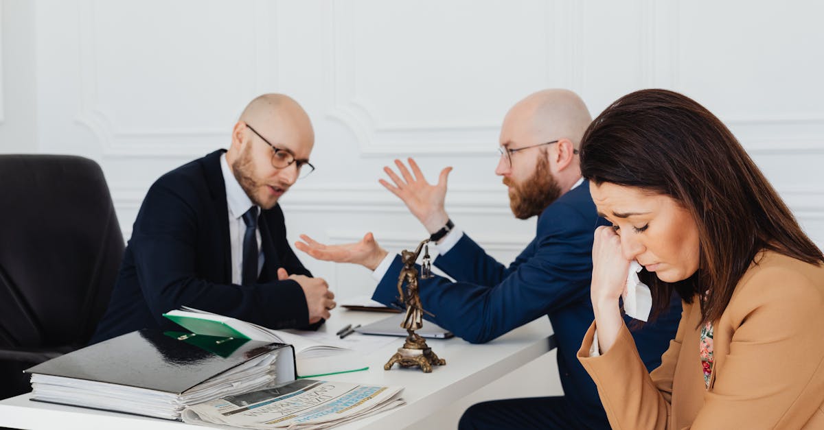 découvrez le rôle essentiel de l'instruction judiciaire à travers le métier d'un juge d'instruction, garant de l'équité et de la justice dans les enquêtes criminelles. plongez dans les responsabilités et les défis de cette profession passionnante.