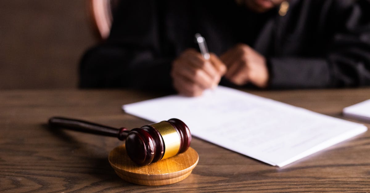 découvrez l'univers fascinant des juges, ces professionnels de la justice qui garantissent l'équité et l'intégrité de nos systèmes judiciaires. informez-vous sur leur rôle, leurs responsabilités et l'impact de leur décision sur la société.