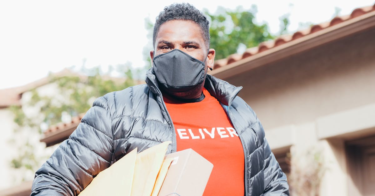 découvrez le monde fascinant du mailman, l'artisan de la correspondance moderne. apprenez comment il facilite la communication, relie les communautés et joue un rôle essentiel dans notre quotidien en expédiant lettres et colis avec efficacité.
